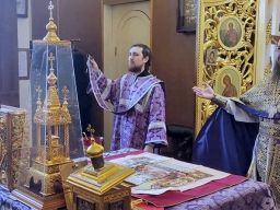 БОГОСЛУЖЕНИЯ В НЕДЕЛЮ ТРЕТЬЮ ВЕЛИКОГО ПОСТА, КРЕСТОПОКЛОННУЮ